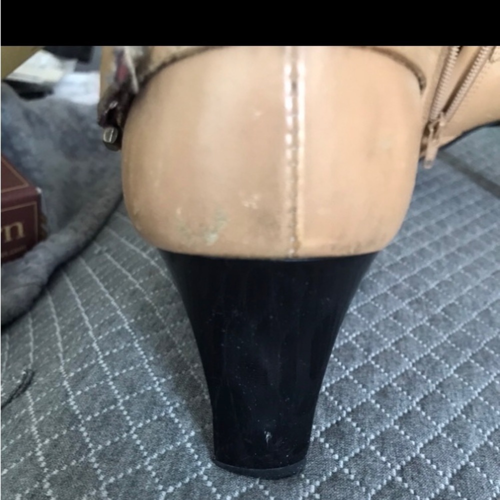 Nathan Martin Leather Shoes 

Heels 3”
All leather
Size 8
Tan Color